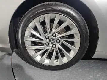 2020 Lexus ES с пробегом 48 477 км