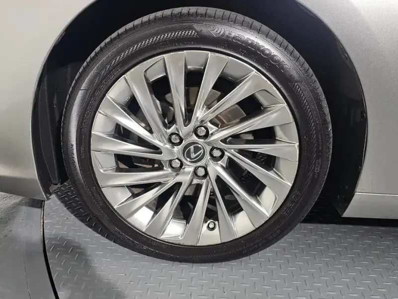 2020 Lexus ES с пробегом 48 477 км