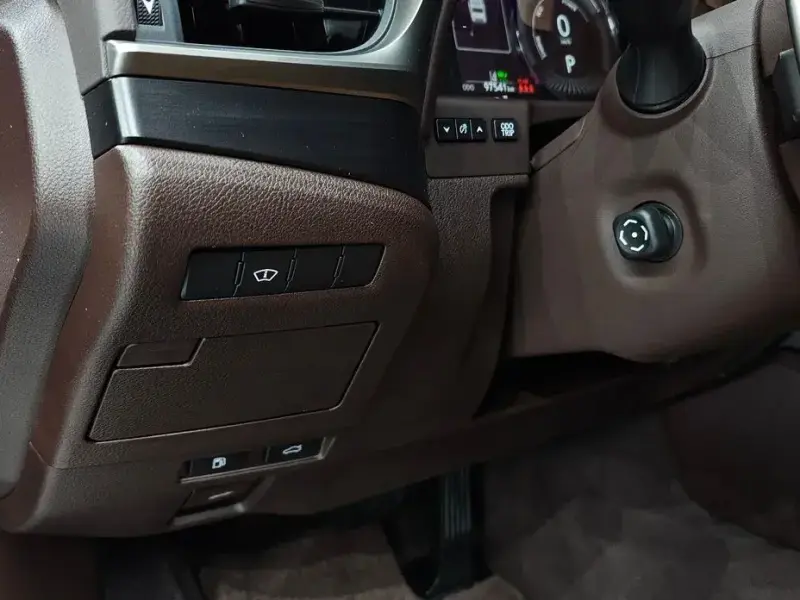 2019 Lexus ES с пробегом 97 541 км