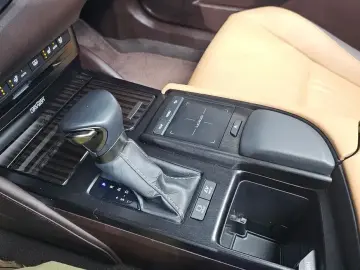 2020 Lexus ES с пробегом 48 477 км