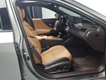 2020 Lexus ES с пробегом 48 477 км