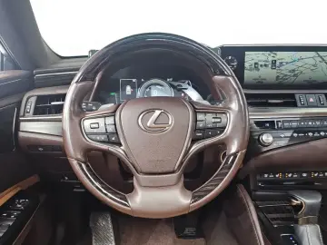 2020 Lexus ES с пробегом 48 477 км