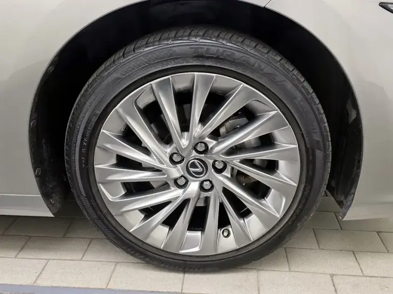 2019 Lexus ES с пробегом 51 359 км
