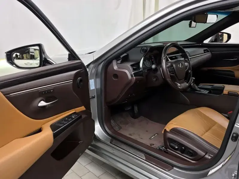 2019 Lexus ES с пробегом 51 359 км
