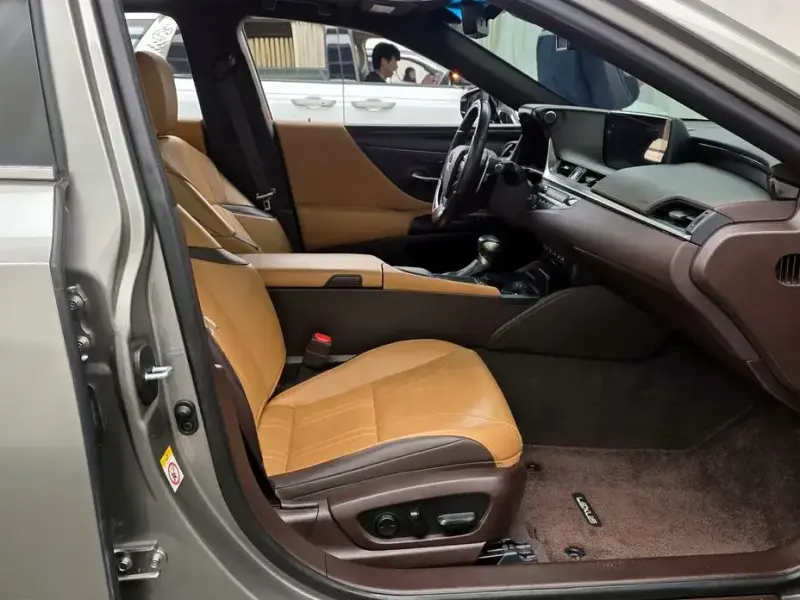 2019 Lexus ES с пробегом 51 359 км