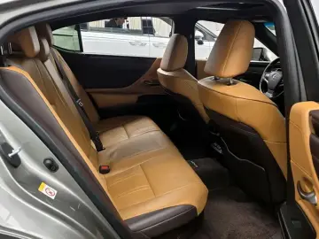 2019 Lexus ES с пробегом 51 359 км