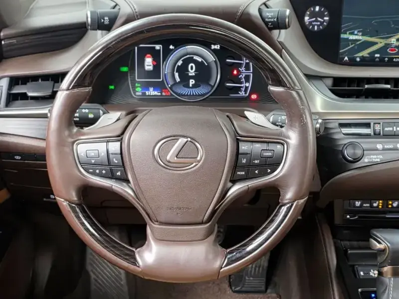 2019 Lexus ES с пробегом 51 359 км