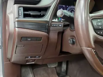 2019 Lexus ES с пробегом 51 359 км