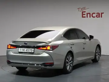 2018 Lexus ES с пробегом 23 463 км
