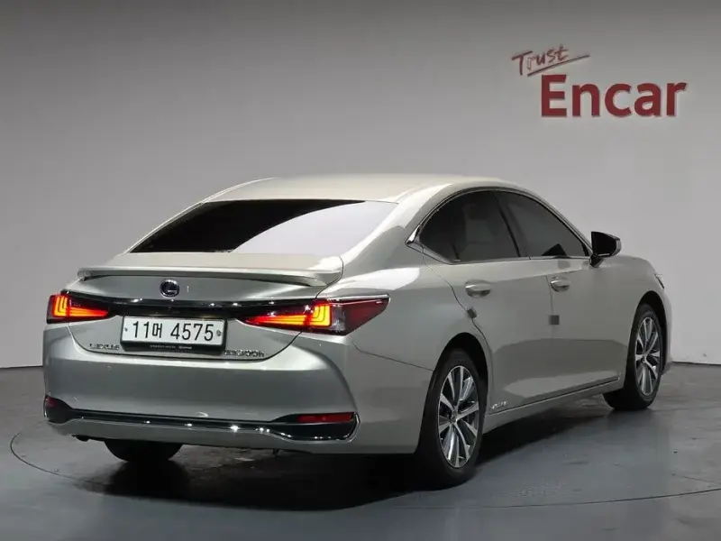 2018 Lexus ES с пробегом 23 463 км