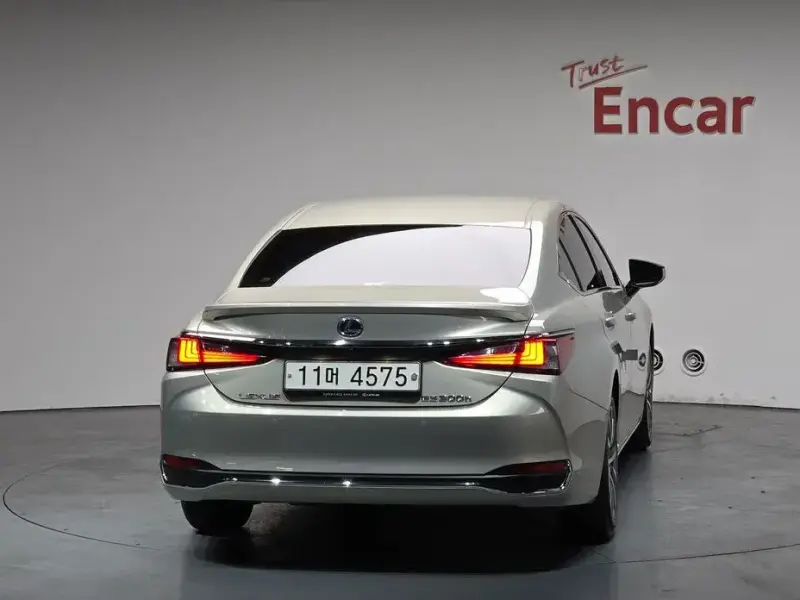 2018 Lexus ES с пробегом 23 463 км