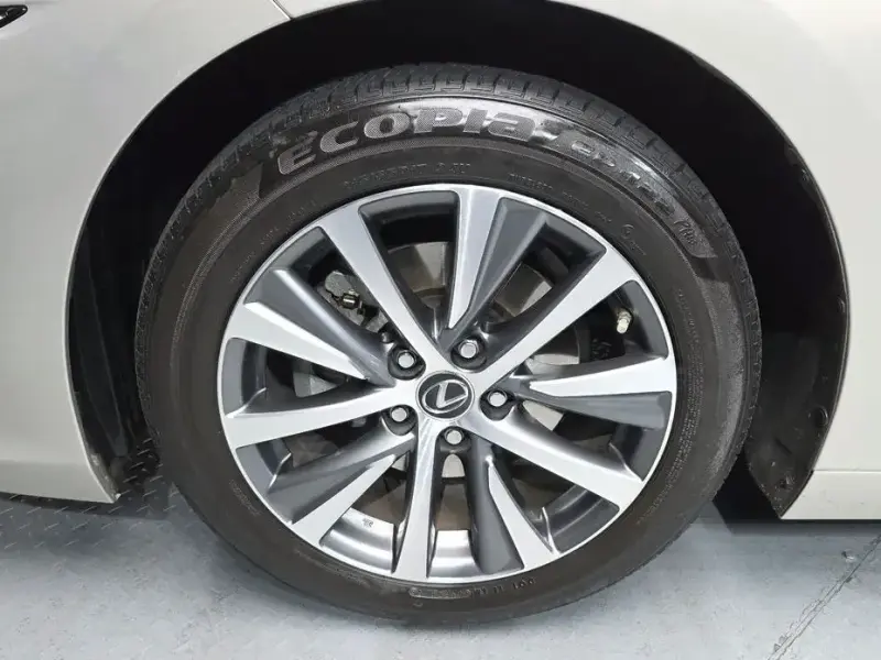 2018 Lexus ES с пробегом 23 463 км
