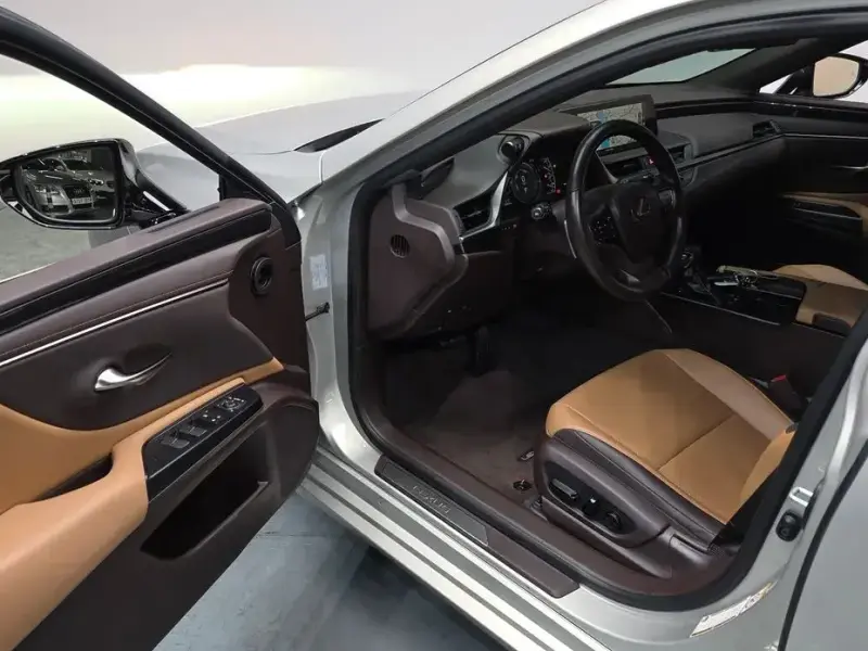 2018 Lexus ES с пробегом 23 463 км
