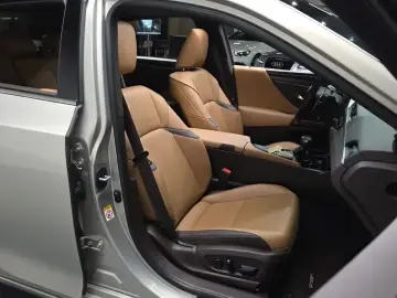 2018 Lexus ES с пробегом 23 463 км