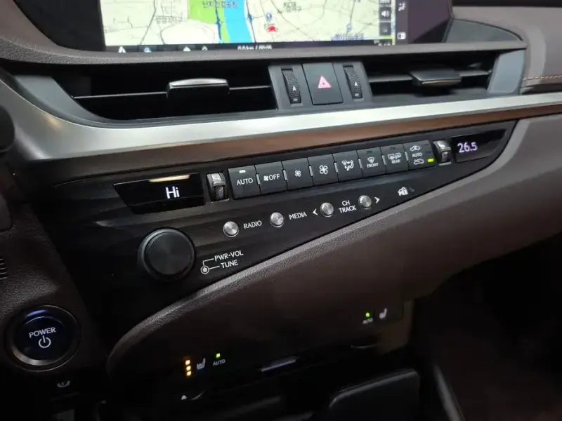 2018 Lexus ES с пробегом 23 463 км