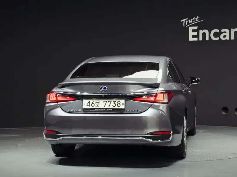 2019 Lexus ES с пробегом 135 445 км