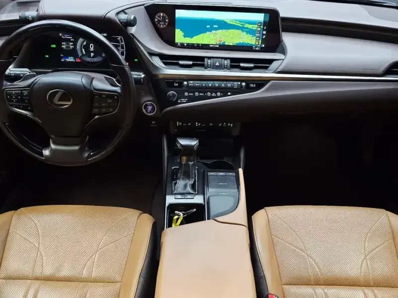 2019 Lexus ES с пробегом 135 445 км