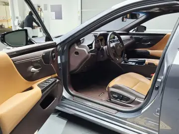 2019 Lexus ES с пробегом 135 445 км