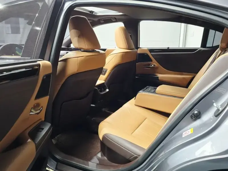 2019 Lexus ES с пробегом 135 445 км