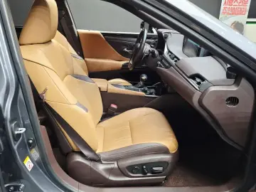 2019 Lexus ES с пробегом 135 445 км