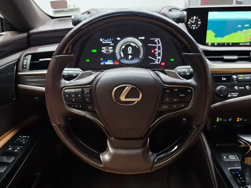 2019 Lexus ES с пробегом 135 445 км