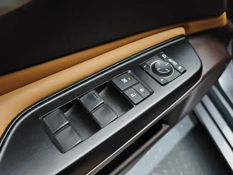 2019 Lexus ES с пробегом 135 445 км