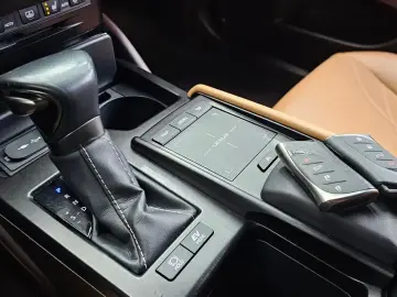 2018 Lexus ES с пробегом 78 733 км