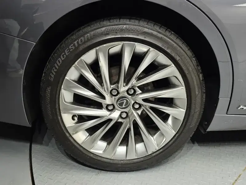 2019 Lexus ES с пробегом 135 445 км