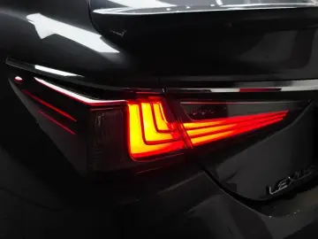 2019 Lexus ES с пробегом 135 445 км