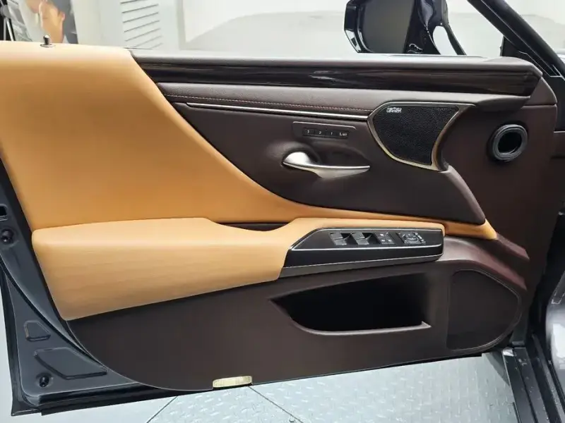 2019 Lexus ES с пробегом 135 445 км