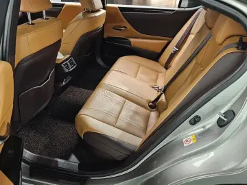 2018 Lexus ES с пробегом 78 733 км