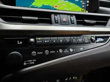 2019 Lexus ES с пробегом 135 445 км