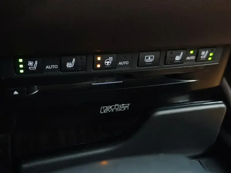 2019 Lexus ES с пробегом 135 445 км