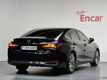 2021 Lexus ES с пробегом 48 857 км