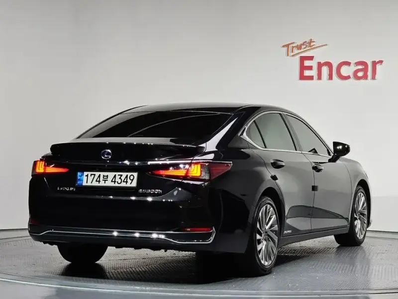 2021 Lexus ES с пробегом 48 857 км