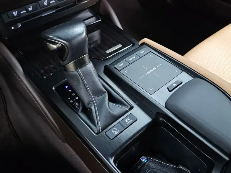 2021 Lexus ES с пробегом 48 857 км