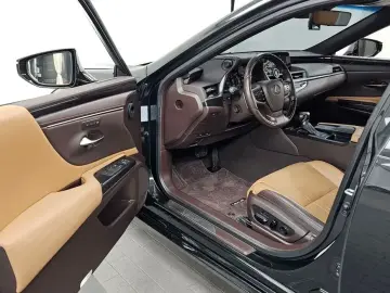 2021 Lexus ES с пробегом 48 857 км
