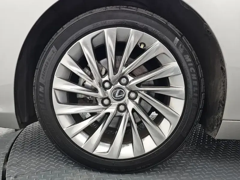 2021 Lexus ES с пробегом 94 539 км