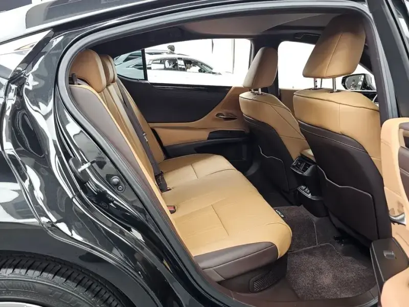 2021 Lexus ES с пробегом 48 857 км
