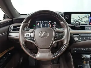 2021 Lexus ES с пробегом 48 857 км