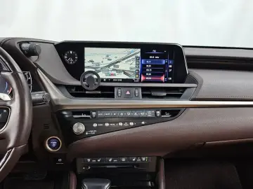 2021 Lexus ES с пробегом 48 857 км