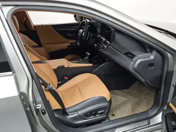 2021 Lexus ES с пробегом 94 539 км