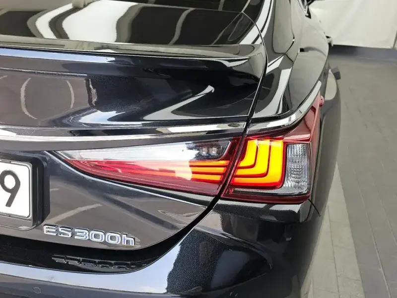 2021 Lexus ES с пробегом 48 857 км