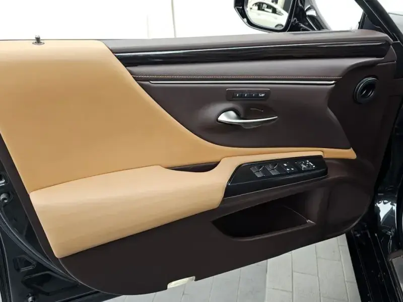 2021 Lexus ES с пробегом 48 857 км
