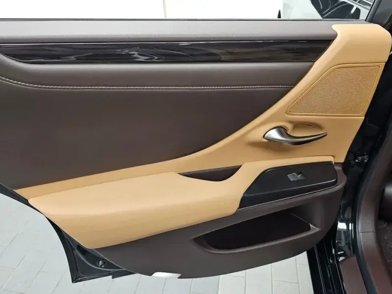 2021 Lexus ES с пробегом 48 857 км