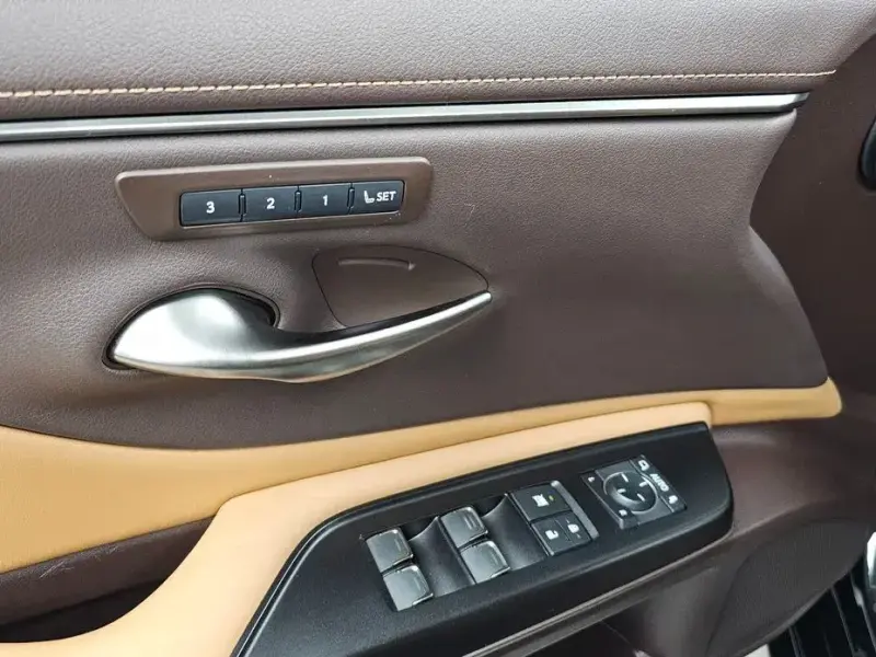 2021 Lexus ES с пробегом 48 857 км