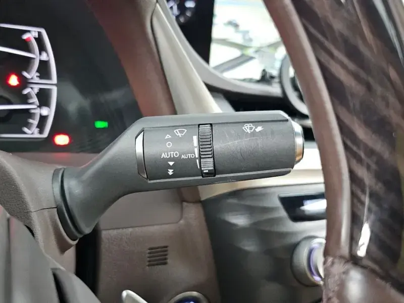 2021 Lexus ES с пробегом 48 857 км