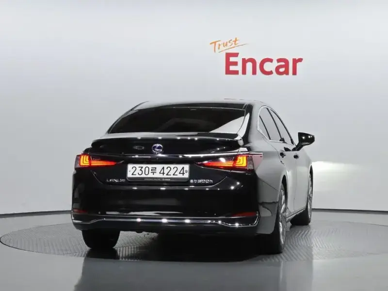 2020 Lexus ES с пробегом 57 324 км