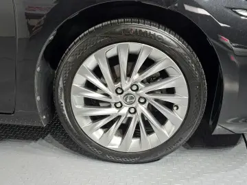 2020 Lexus ES с пробегом 57 324 км