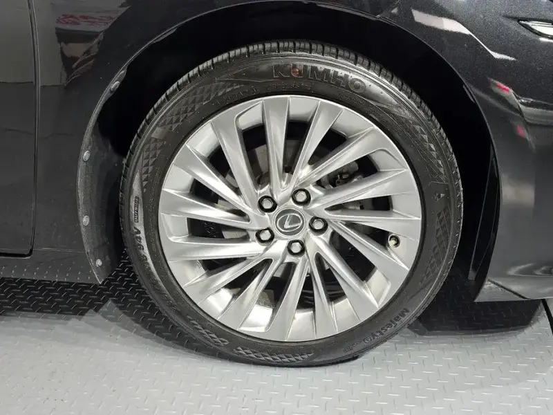 2020 Lexus ES с пробегом 57 324 км